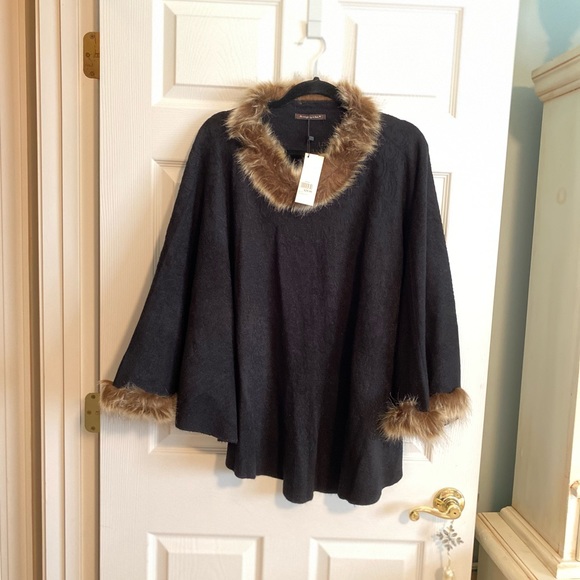 NWT Do anything in love black poncho with faux fur trim, one size - Picture 10 of 10